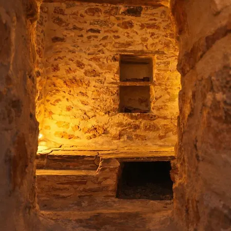 Agria Xvii Mani Stone Tower Kotrafion